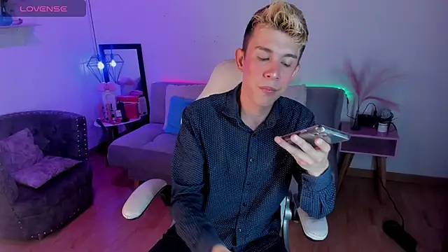 Juaan Diick online show from February 4, 8:25 pm