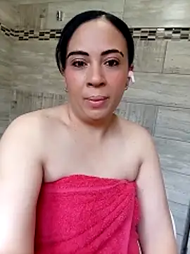 Snapshot of sexymaxine15 chatting on November 26, 4:13 am sexymaxine15 online show from November 26, 4:13 am