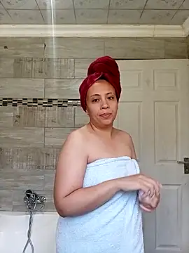 Snapshot of sexymaxine15 chatting on December 1, 4:28 am sexymaxine15 online show from December 1, 4:28 am