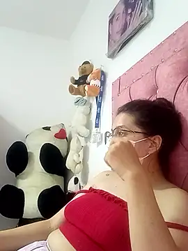 Snapshot of dulcecielo_ chatting on January 8, 12:13 am dulcecielo online show from January 8, 12:13 am