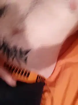 MomentoCaliente00 online show from November 23, 7:13 pm