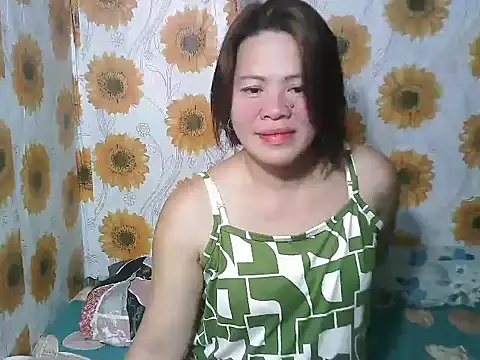 Smilinglovely online show from February 13, 1:29 pm