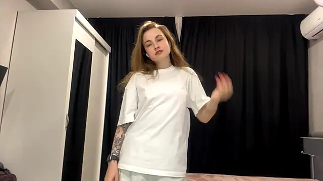 PrettyGhost online show from December 1, 2:11 pm