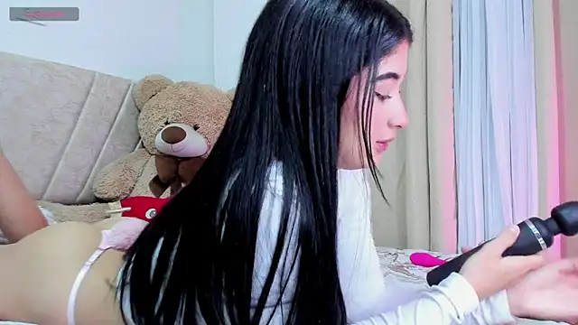 Snapshot of lia_sweetty chatting on March 15, 11:44 pm lia sweetty online show from March 15, 11:44 pm