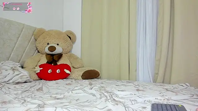 Snapshot of lia_sweetty chatting on April 4, 9:34 pm lia sweetty online show from April 4, 9:34 pm