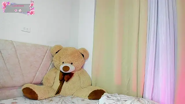 Snapshot of lia_sweetty chatting on April 9, 6:19 am lia sweetty online show from April 9, 6:19 am