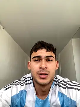 Snapshot of Zezzta chatting on November 25, 6:41 pm Zezzta online show from November 25, 6:41 pm