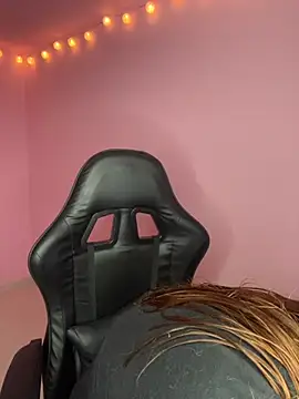 Davne  online show from December 4, 9:12 pm