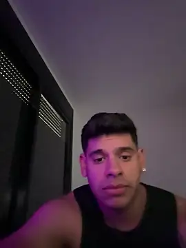 Snapshot of FireErik chatting on November 24, 4:18 pm FireErik online show from November 24, 4:18 pm