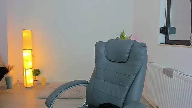 Snapshot of Serennax chatting on November 29, 4:48 am Serennax online show from November 29, 4:48 am