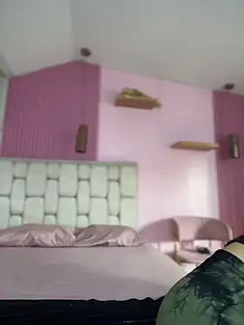 Snapshot of MaddieHunter chatting on December 1, 1:05 pm MaddieHunter online show from December 1, 1:05 pm