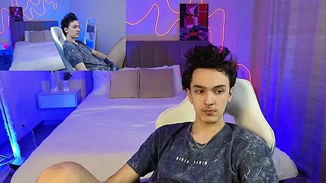 MoonlinSkinn online show from February 15, 1:02 am