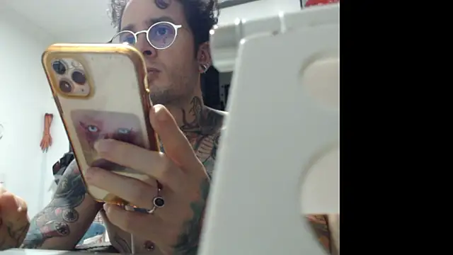 CryBoy13 online show from January 18, 5:44 am