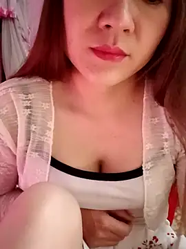 Snapshot of Lily-ross22 chatting on January 18, 8:29 am Lily-ross22 online show from January 18, 8:29 am