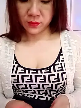 Snapshot of Lily-ross22 chatting on January 19, 3:10 am Lily-ross22 online show from January 19, 3:10 am