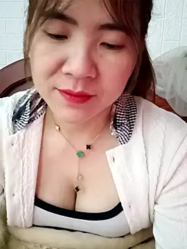 Snapshot of Lily-ross22 chatting on February 10, 4:16 am Lily-ross22 online show from February 10, 4:16 am