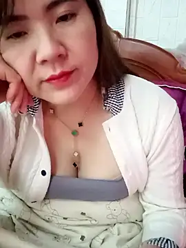 Snapshot of Lily-ross22 chatting on February 10, 4:22 pm Lily-ross22 online show from February 10, 4:22 pm