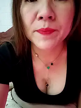 Snapshot of Lily-ross22 chatting on February 12, 1:06 pm Lily-ross22 online show from February 12, 1:06 pm