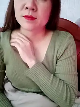 Snapshot of Lily-ross22 chatting on February 14, 4:04 pm Lily-ross22 online show from February 14, 4:04 pm