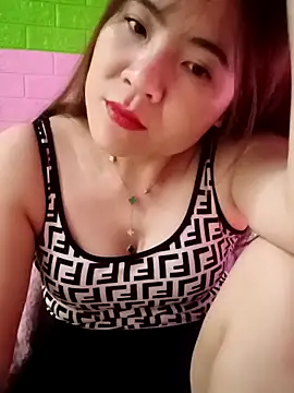 Snapshot of Lily-ross22 chatting on February 27, 4:01 am Lily-ross22 online show from February 27, 4:01 am