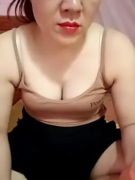 Snapshot of Lily-ross22 chatting on June 7, 4:22 pm Lily-ross22 online show from June 7, 4:22 pm