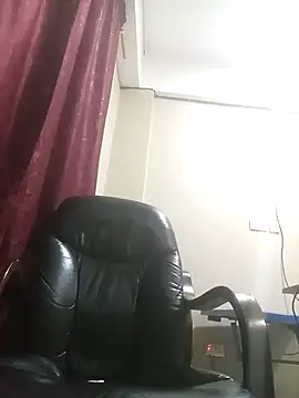 LovelyHughes online show from April 21, 11:51 pm