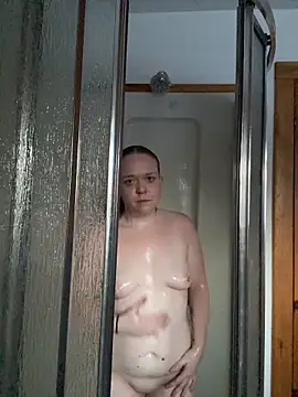 Snapshot of SmirkFans chatting on February 5, 10:36 pm SmirkFans online show from February 5, 10:36 pm