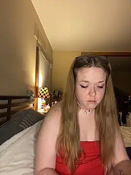 Snapshot of SmirkFans chatting on February 13, 2:29 am SmirkFans online show from February 13, 2:29 am