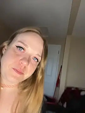 Snapshot of SmirkFans chatting on March 22, 10:46 pm SmirkFans online show from March 22, 10:46 pm