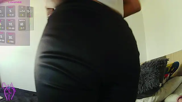 Snapshot of sophie_petit11 chatting on November 27, 3:03 pm sophie petit11 online show from November 27, 3:03 pm