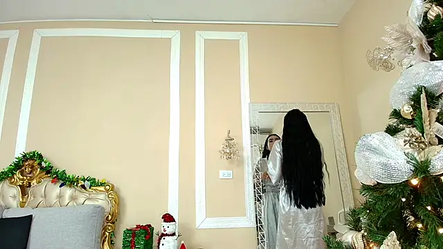 HallieStone online show from December 21, 1:51 pm