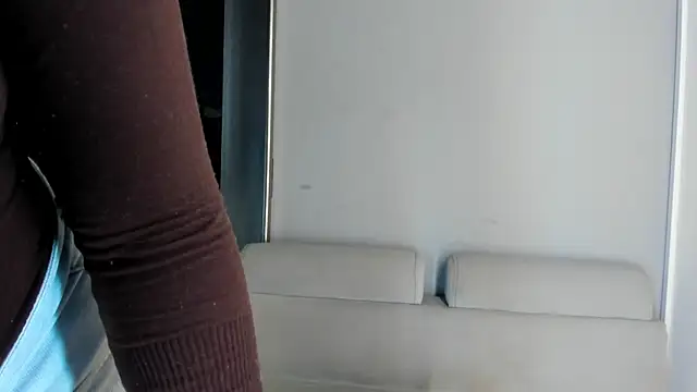 Snapshot of MelissaGill_ chatting on July 24, 3:26 am MelissaGill online show from July 24, 3:26 am
