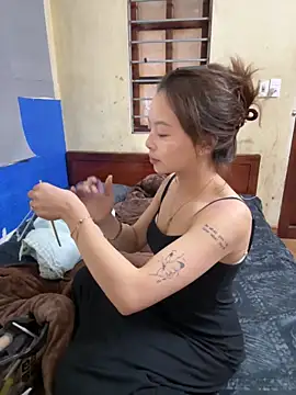 Snapshot of Yui-Ti chatting on November 28, 2:03 am Yui-Ti online show from November 28, 2:03 am