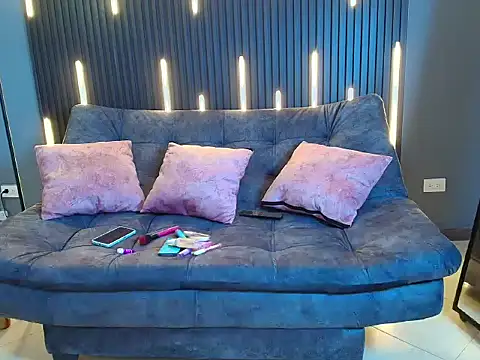 Snapshot of scarlett_aviebby chatting on November 28, 1:36 pm scarlett aviebby online show from November 28, 1:36 pm