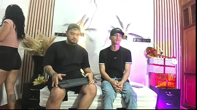 Snapshot of Karen_Mio chatting on December 1, 1:05 pm Karen Mio online show from December 1, 1:05 pm