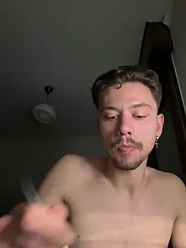 Snapshot of LEODR25 chatting on November 25, 9:59 pm LEODR25 online show from November 25, 9:59 pm