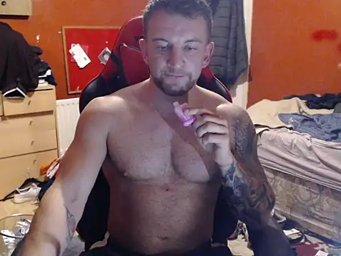 Snapshot of kiltedbody chatting on November 24, 6:51 pm kiltedbody online show from November 24, 6:51 pm