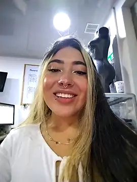 Snapshot of Manuela_Velvet chatting on November 27, 2:24 am Manuela Velvet online show from November 27, 2:24 am