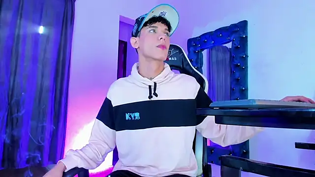 Snapshot of The_Prince_Luis chatting on November 25, 2:00 am The Prince Luis online show from November 25, 2:00 am