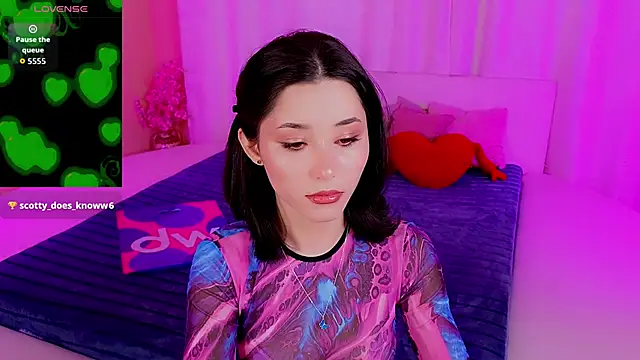 Snapshot of RedMidnight chatting on June 6, 3:50 pm RedMidnight online show from June 6, 3:50 pm