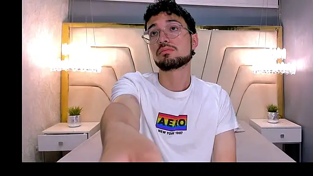 Snapshot of JonnyGreey chatting on November 29, 7:50 pm JonnyGreey online show from November 29, 7:50 pm