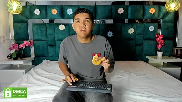  bonnyandclyde online show from January 8, 11:56 am