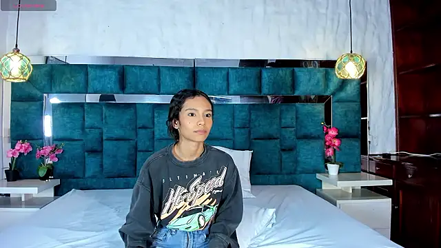  bonnyandclyde online show from February 26, 1:32 pm