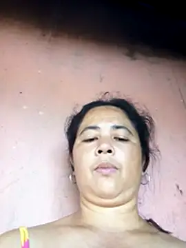 pretty hotmom07 online show from November 28, 6:05 am