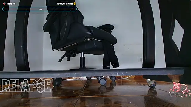 Snapshot of Alphacashmaster777 chatting on January 12, 10:37 pm Alphacashmaster777 online show from January 12, 10:37 pm