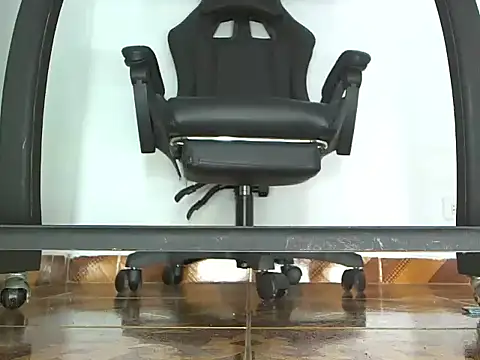 Snapshot of Alphacashmaster777 chatting on March 14, 8:36 pm Alphacashmaster777 online show from March 14, 8:36 pm