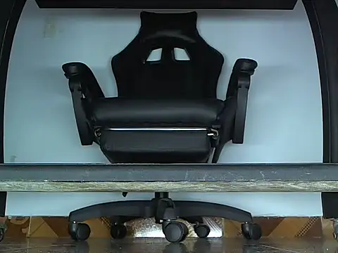 Snapshot of Alphacashmaster777 chatting on March 25, 2:45 pm Alphacashmaster777 online show from March 25, 2:45 pm