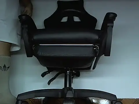 Snapshot of Alphacashmaster777 chatting on March 27, 8:26 am Alphacashmaster777 online show from March 27, 8:26 am