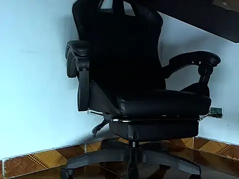 Snapshot of Alphacashmaster777 chatting on April 1, 6:14 am Alphacashmaster777 online show from April 1, 6:14 am