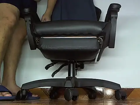 Snapshot of Alphacashmaster777 chatting on April 9, 11:59 am Alphacashmaster777 online show from April 9, 11:59 am